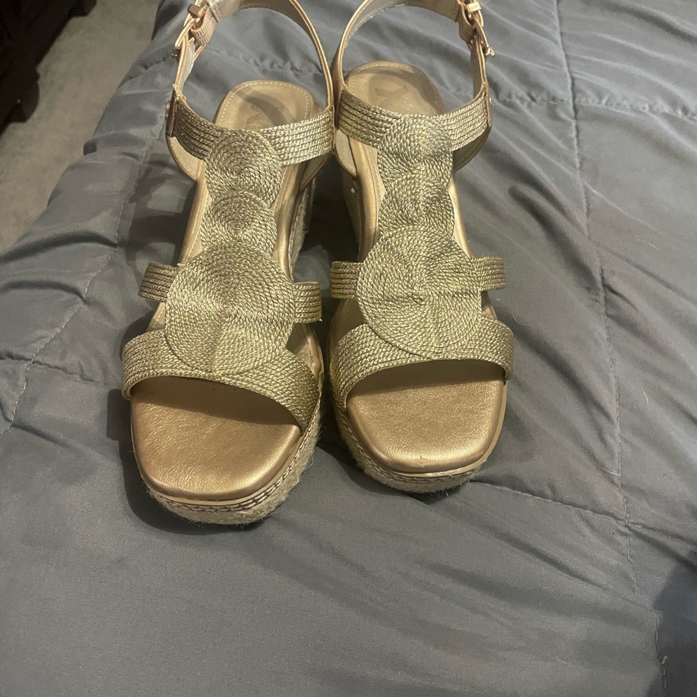 XTI Gold wedge Women's Sandals